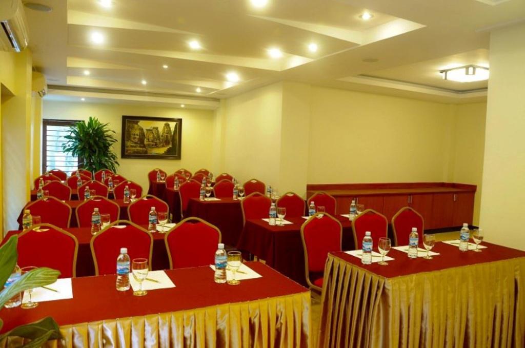 V N E Hotel Phnom Pen Exterior foto