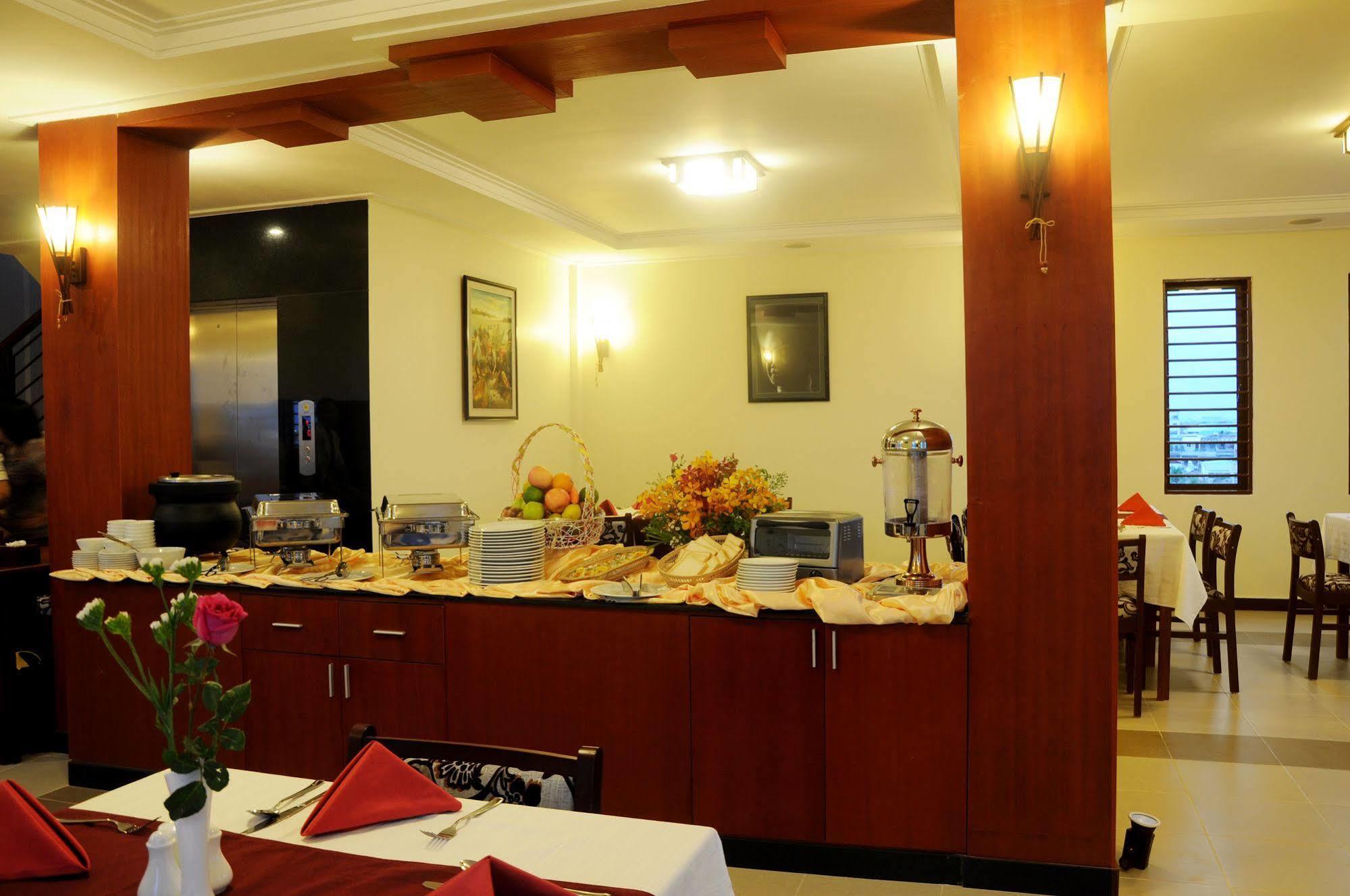 V N E Hotel Phnom Pen Exterior foto
