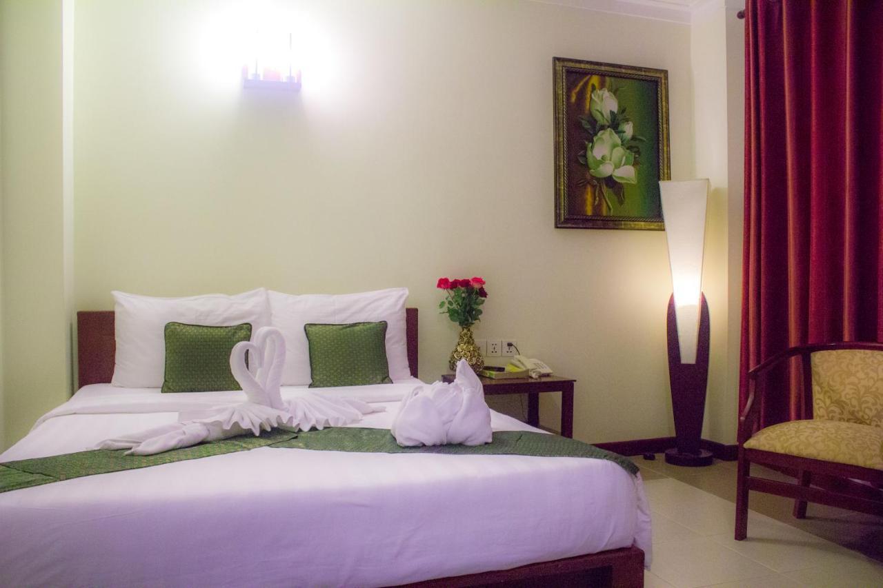 V N E Hotel Phnom Pen Exterior foto