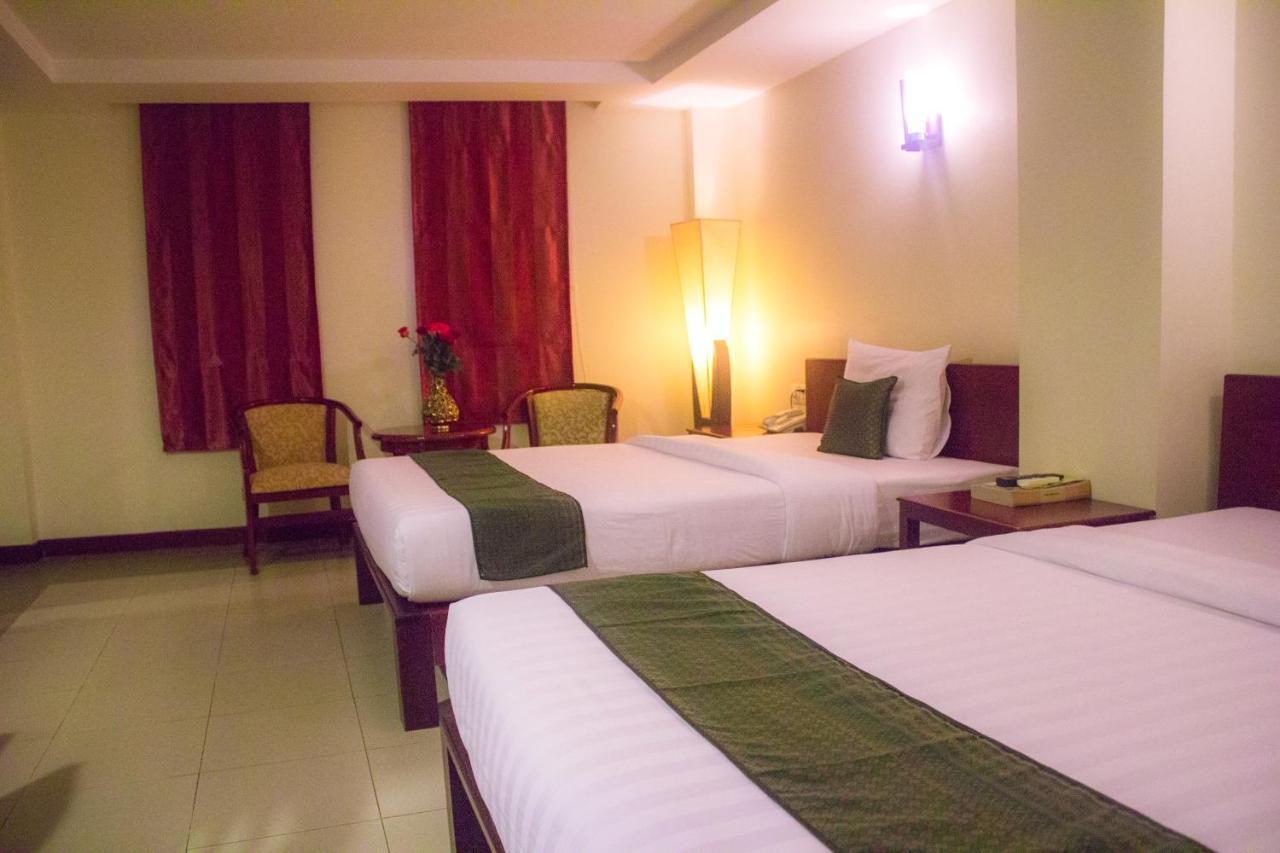 V N E Hotel Phnom Pen Exterior foto