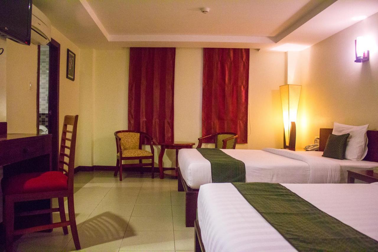 V N E Hotel Phnom Pen Exterior foto