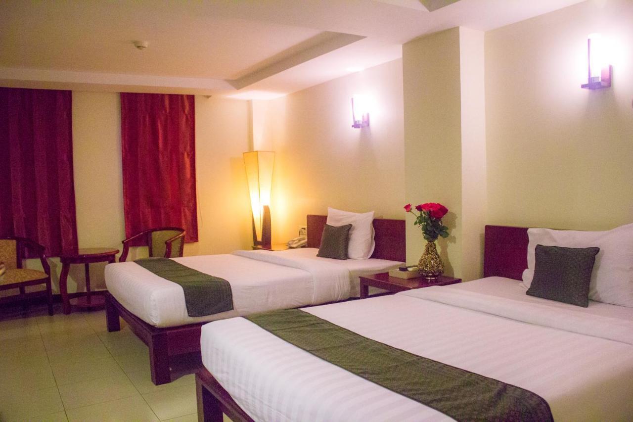 V N E Hotel Phnom Pen Exterior foto